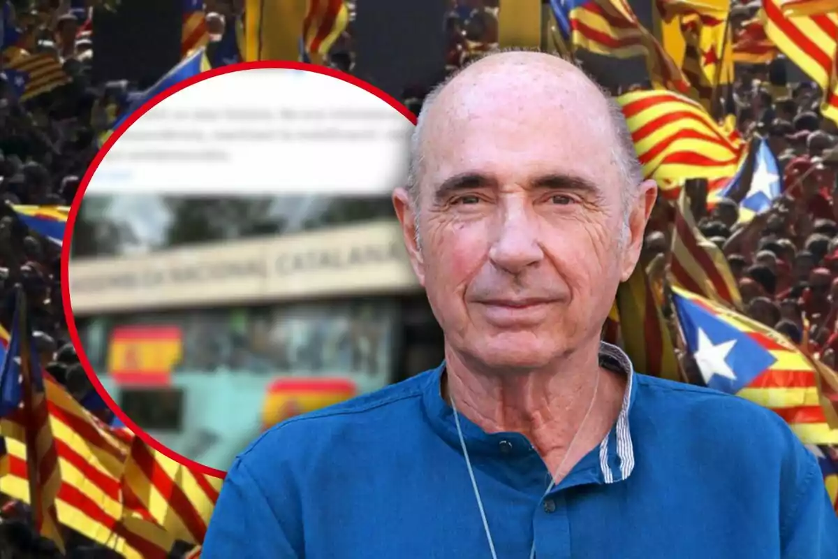 Un hombre mayor con camisa azul está en primer plano, mientras que en el fondo se ven muchas personas con banderas catalanas.