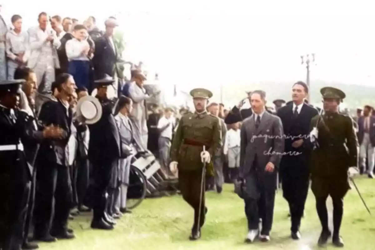 El ministro de Marina Lluis Companys acompañado del general Franco, comandante militar de Baleares. 1933