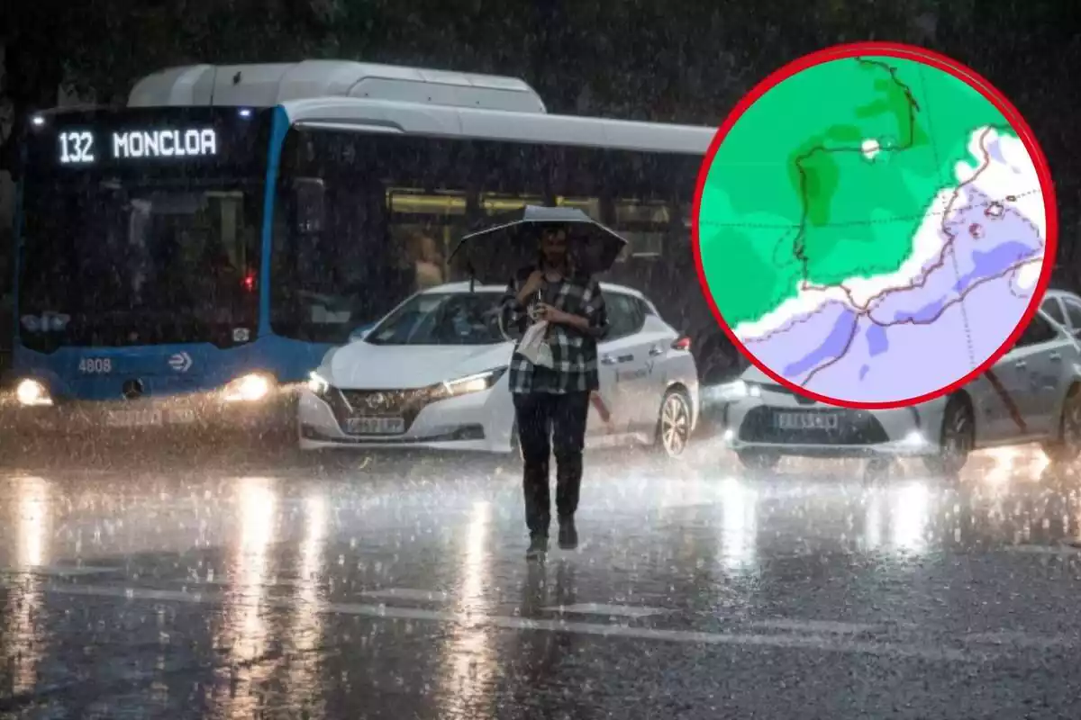 Un hombre se protege de la lluvia con un paraguas y un mapa de precipitaciones