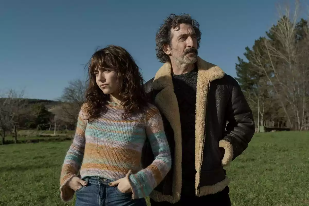 Fotografía de Luis Zahera y Lucía Caraballo como protagonistas de Animal Salvaje de Netflix