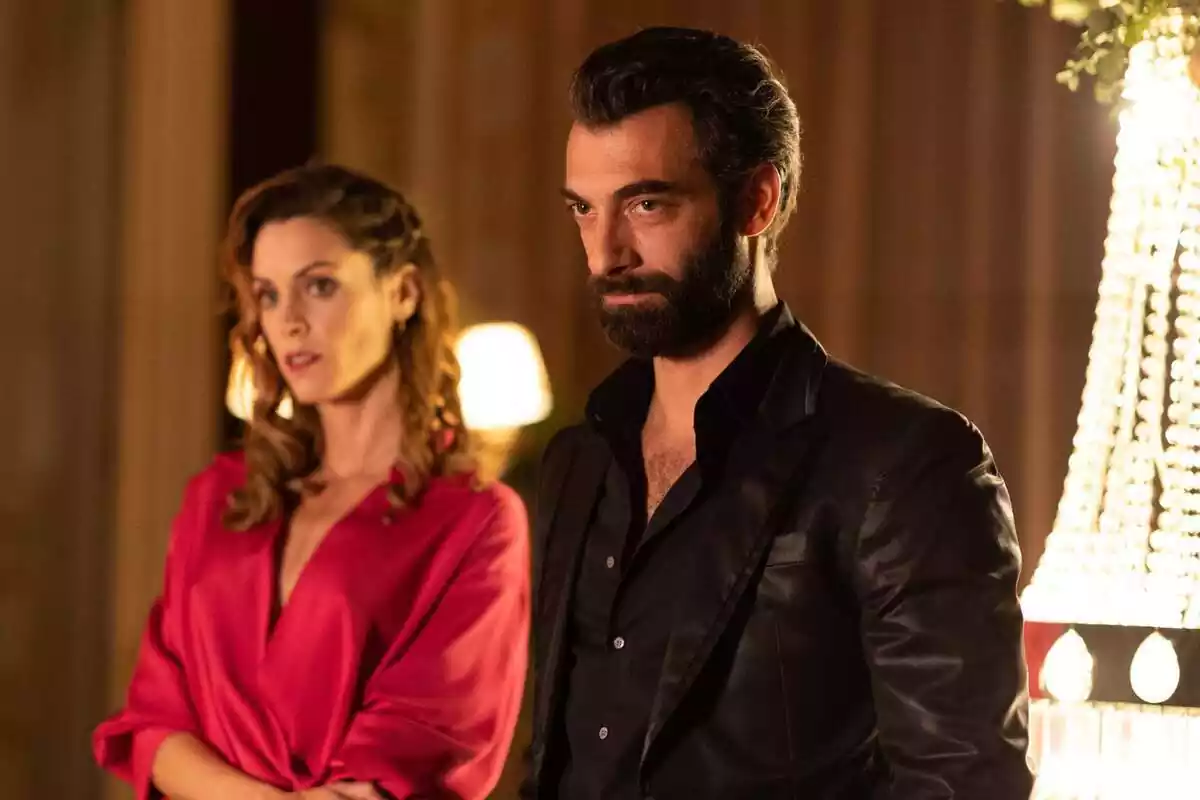 Maggie Civantos y Ilker Kaleli en La Pasión Turca de atresplayer