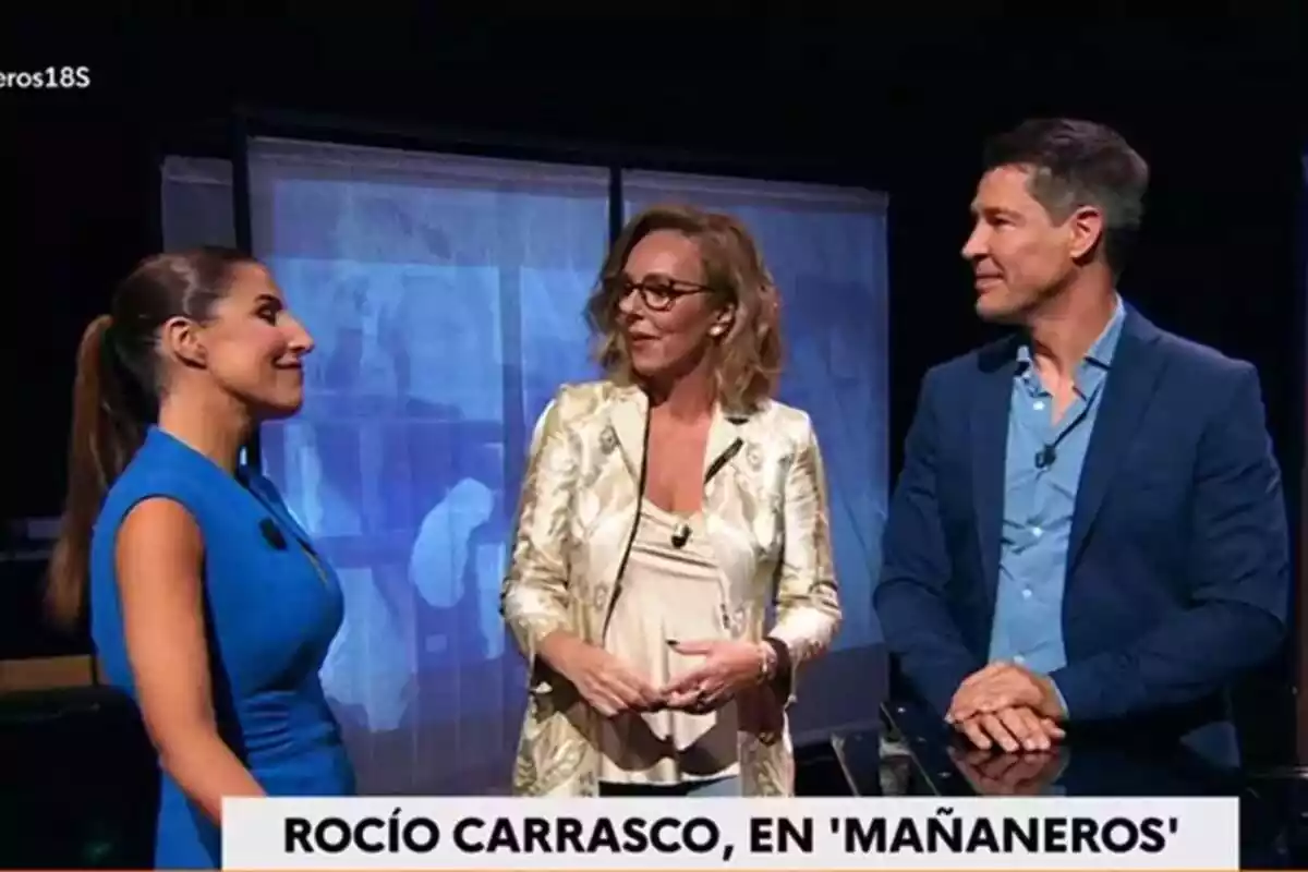 Captura de 'Mañaneros' con Laura Lobo, Rocío Carrasco y Jaime Cantizano hablando en plató Captura de 'Mañaneros' con Laura Lobo, Rocío Carrasco y Jaime Cantizano hablando en plató
