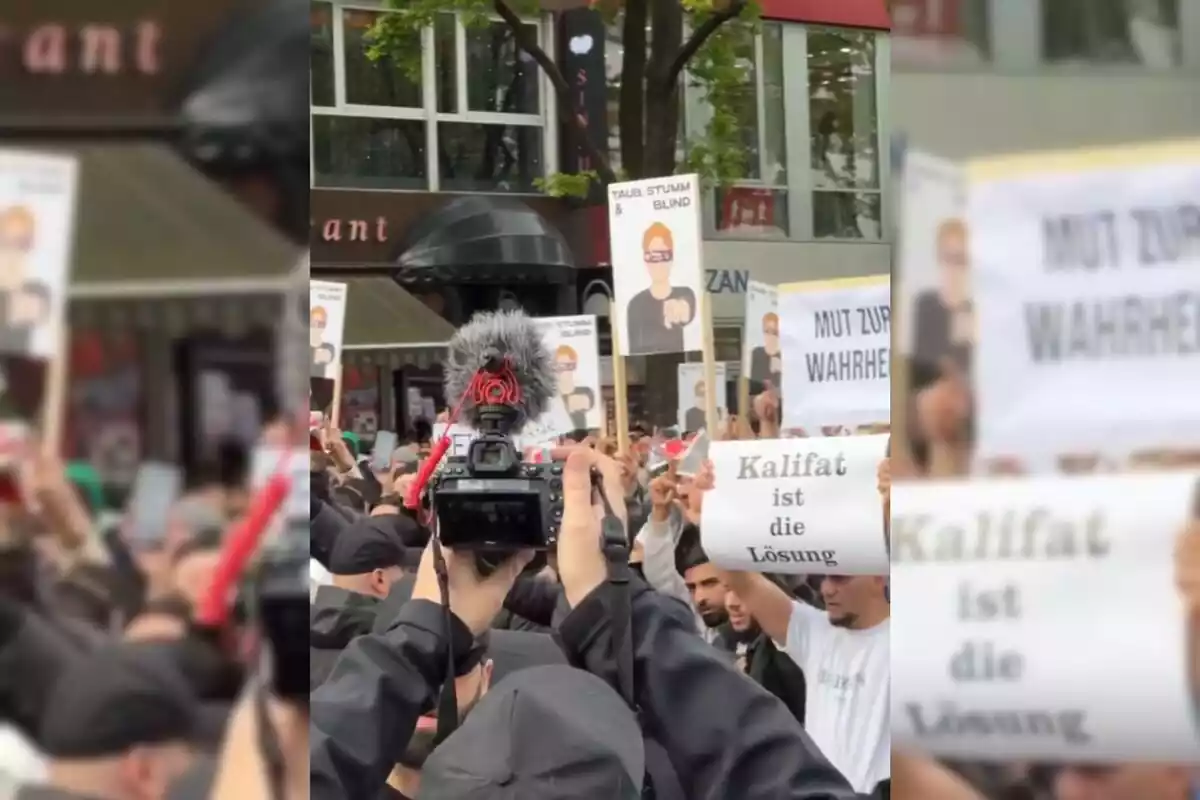 Captura de vídeo de la manifestación proislamista en Hamburgo, con más decenas de personas con pancartas gritando consignas como 'el califato es la solución'