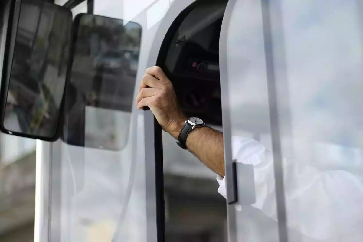 Leo, el niño discapacitado que ha sido olvidado en el interior de un bus  escolar