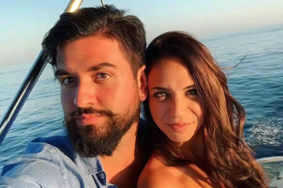 Post de Manu Sánchez en Instagram haciéndose un selfie con su pareja, Lorena Sánchez, en un barco el 7 de agosto de 2019