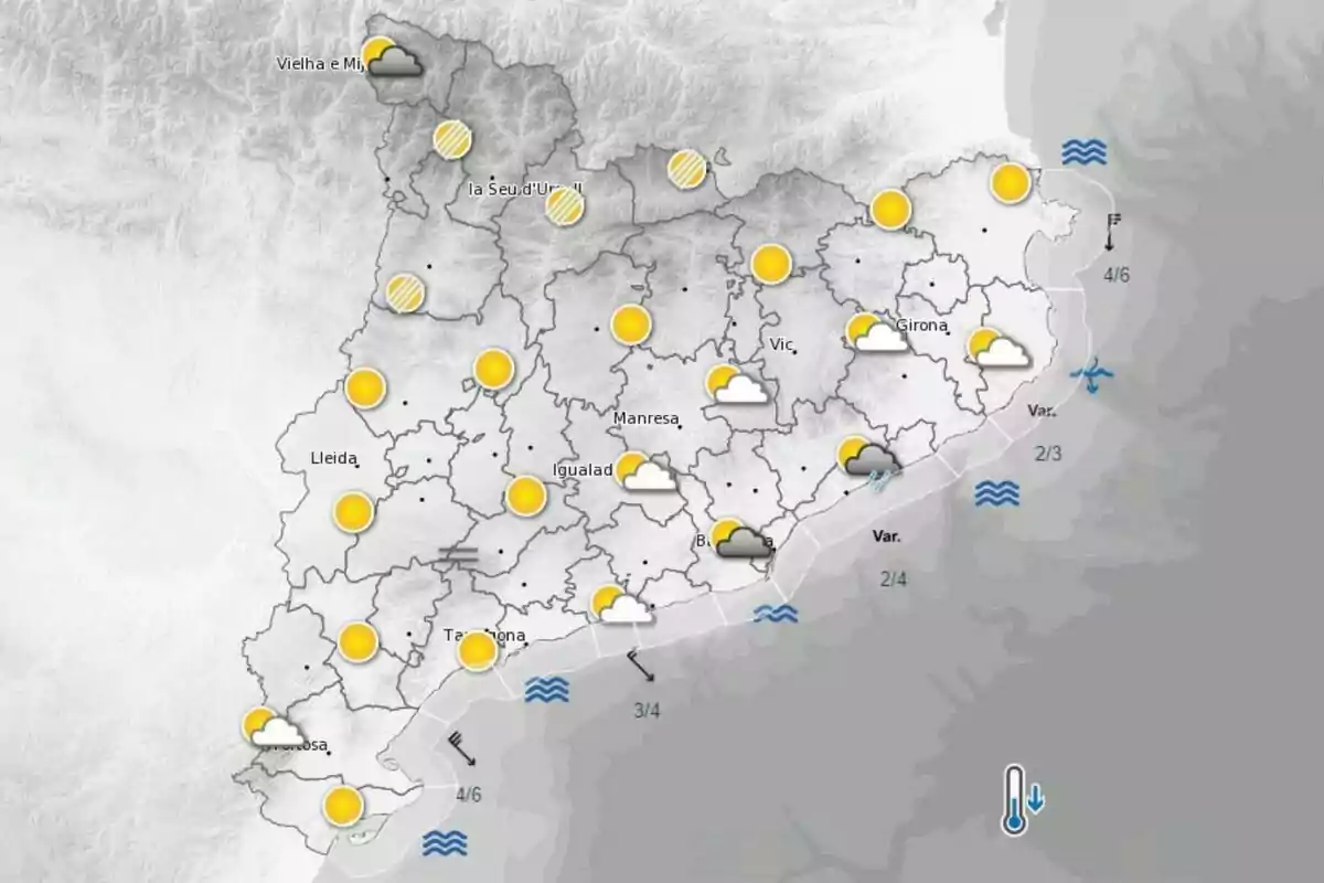 Mapa meteorológico de Cataluña mostrando diferentes condiciones climáticas en varias regiones, con predominio de sol y algunas nubes y lluvias en la costa. Mapa meteorológico de Cataluña mostrando diferentes condiciones climáticas en varias regiones, con predominio de sol y algunas nubes y lluvias en la costa.