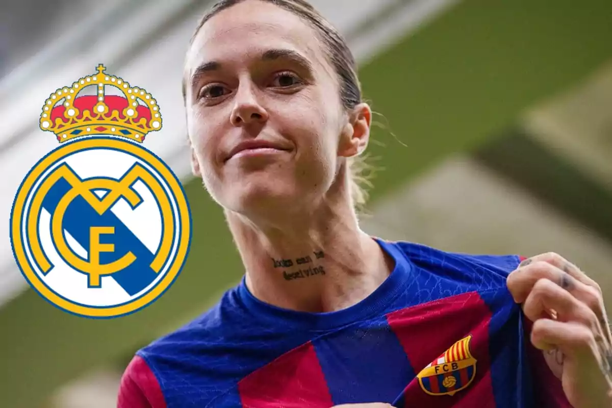 Una persona con la camiseta del FC Barcelona junto al escudo del Real Madrid.