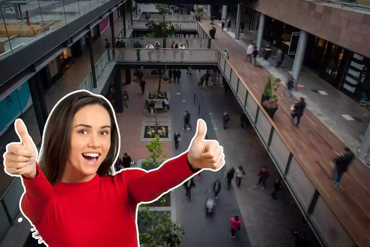 Imagen de fondo del centro comercial La Maquinista y otra imagen de una mujer con expresión feliz y gesto de aprobación