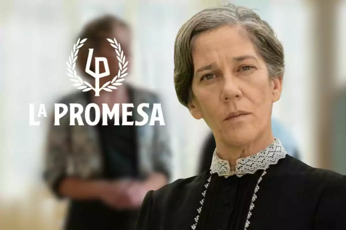 Marta Martínez con expresión seria vestida de negro con encaje blanco en el cuello aparece en primer plano mientras que en el fondo se ve una figura desenfocada y el texto "La Promesa" con un logotipo.