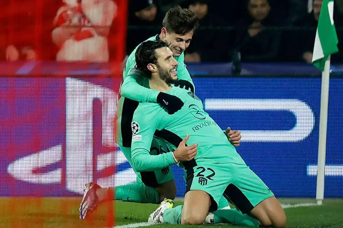 Imagen de Mario Hermoso celebrando un gol ante el Feyenoord Imagen de Mario Hermoso celebrando un gol ante el Feyenoord