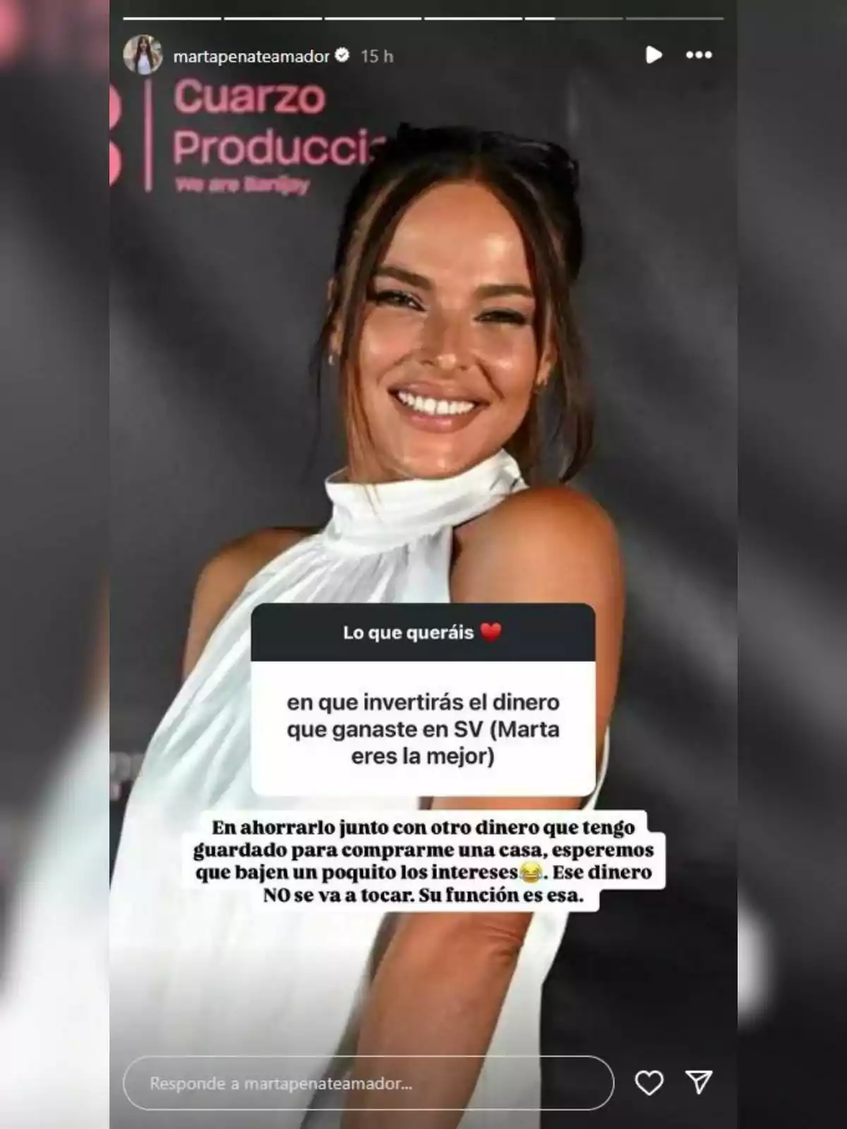 Marta Peñate sonriente con un vestido blanco responde a una pregunta sobre en qué invertirá el dinero que ganó en un programa, diciendo que lo ahorrará junto con otro dinero que tiene guardado para comprarse una casa. Storie en Instagram el 6 de agosto de 2024 Marta Peñate sonriente con un vestido blanco responde a una pregunta sobre en qué invertirá el dinero que ganó en un programa, diciendo que lo ahorrará junto con otro dinero que tiene guardado para comprarse una casa. Storie en Instagram el 6 de agosto de 2024