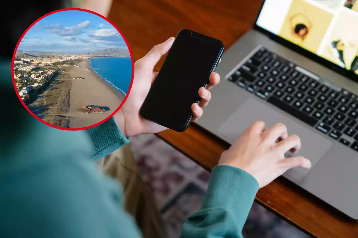 persona trabajando en su ordenador y pequeña imagen de la playa de Vera, Almería