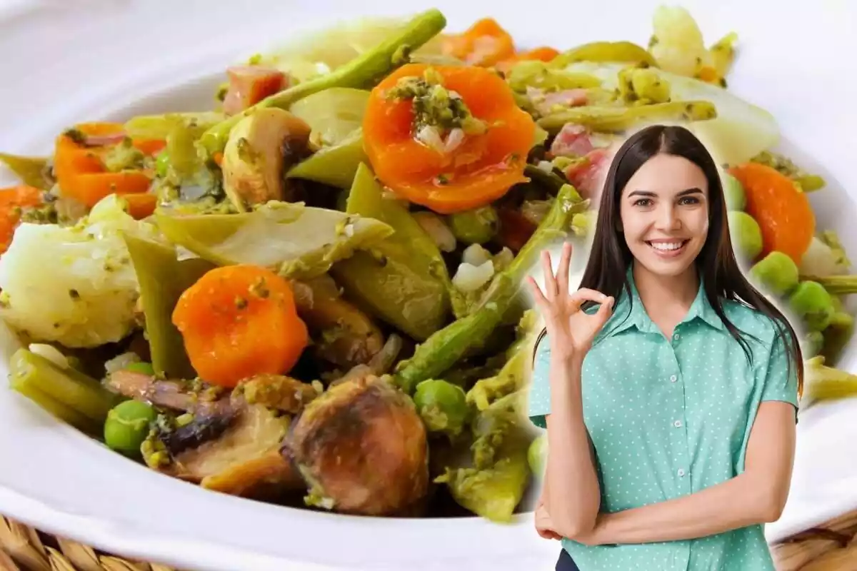 Mujer haciendo ok delante de una menestra de verduras