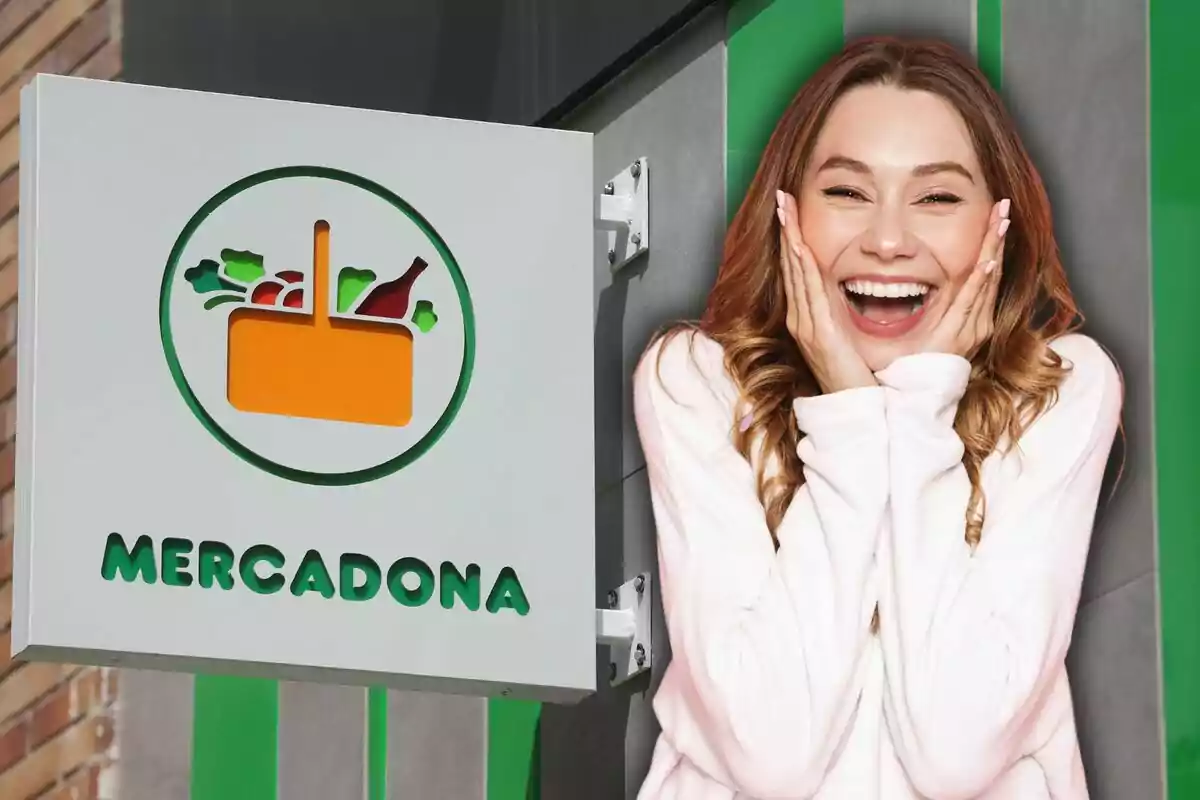 Una mujer sonriente con las manos en las mejillas junto a un cartel de Mercadona.