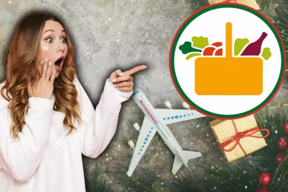 Una mujer sorprendida señala un icono de cesta de compras con alimentos mientras un avión de juguete y un regalo decoran el fondo navideño.