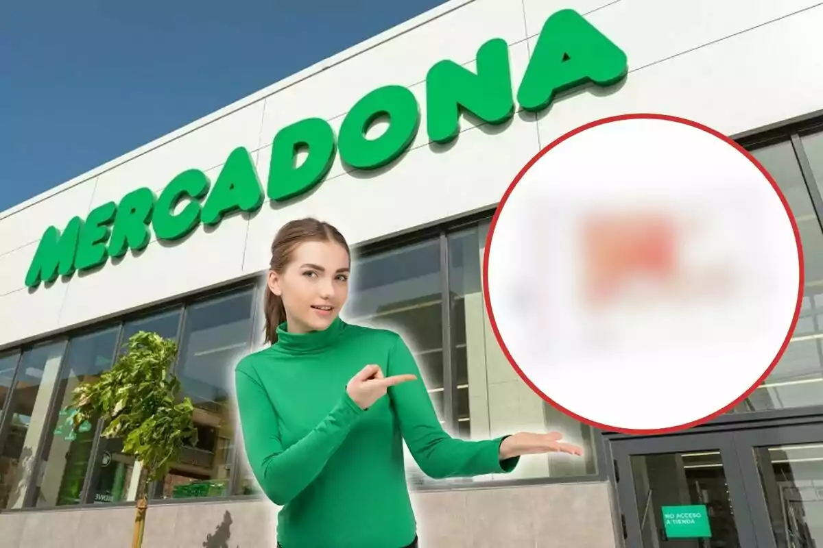 Mujer señalando un cartel borroso frente a una tienda de Mercadona.