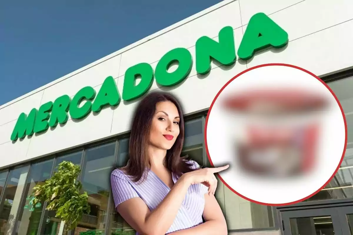 Una mujer señalando un producto borroso frente a una tienda de Mercadona.