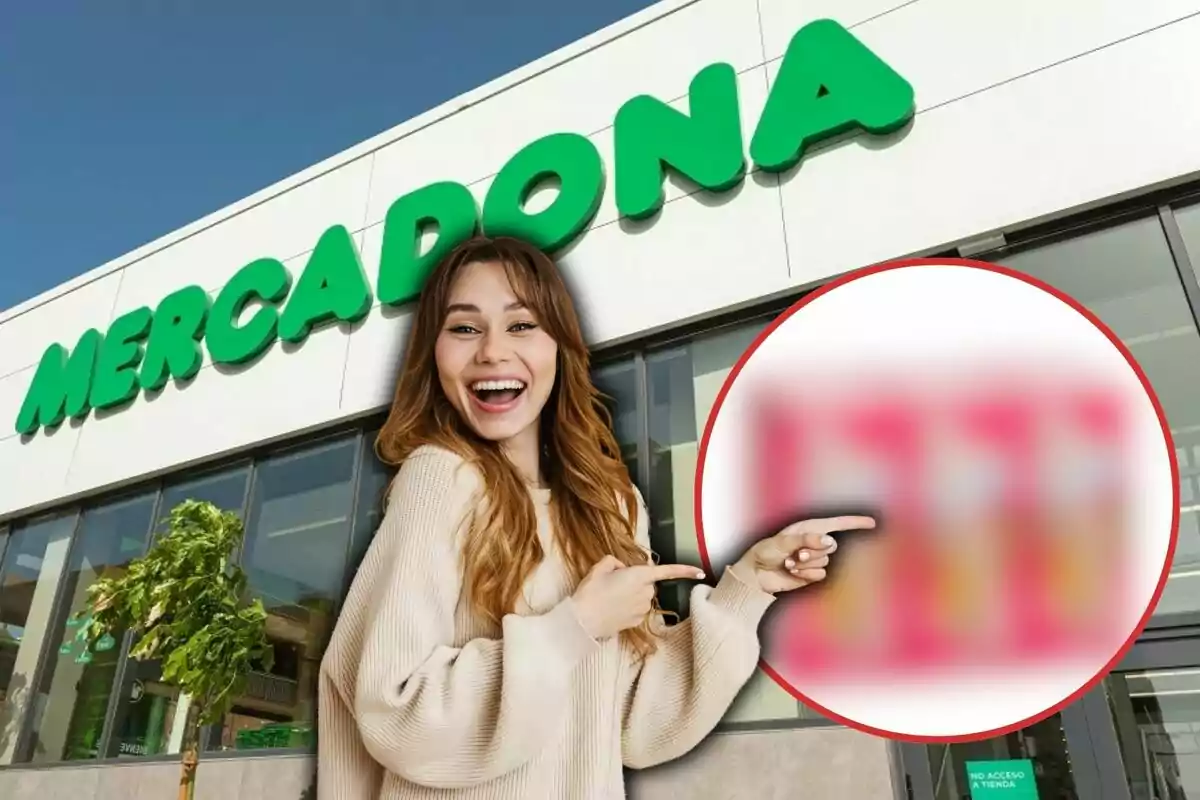 Una mujer sonriente señala un círculo borroso frente a una tienda de Mercadona.