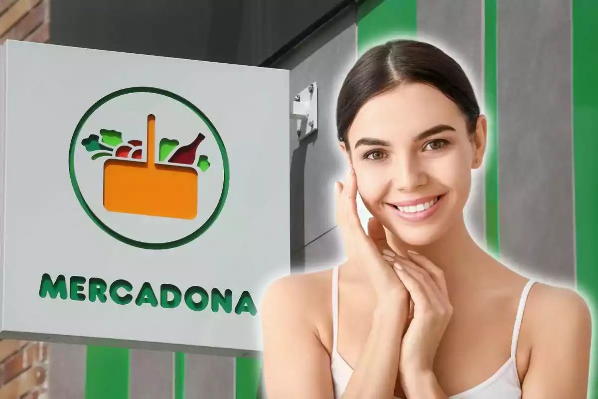 Una mujer sonriente frente a un cartel de Mercadona.