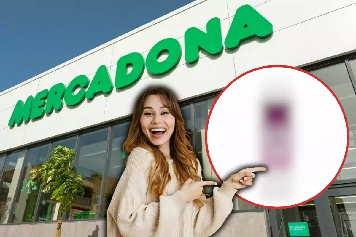 Una mujer sonriente señalando un producto borroso frente a una tienda Mercadona.