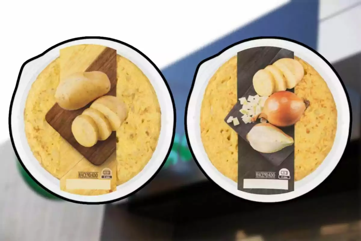 Dos tortillas de patatas envasadas de la marca Hacendado, una con patatas y otra con patatas y cebolla. Dos tortillas de patatas envasadas de la marca Hacendado, una con patatas y otra con patatas y cebolla.