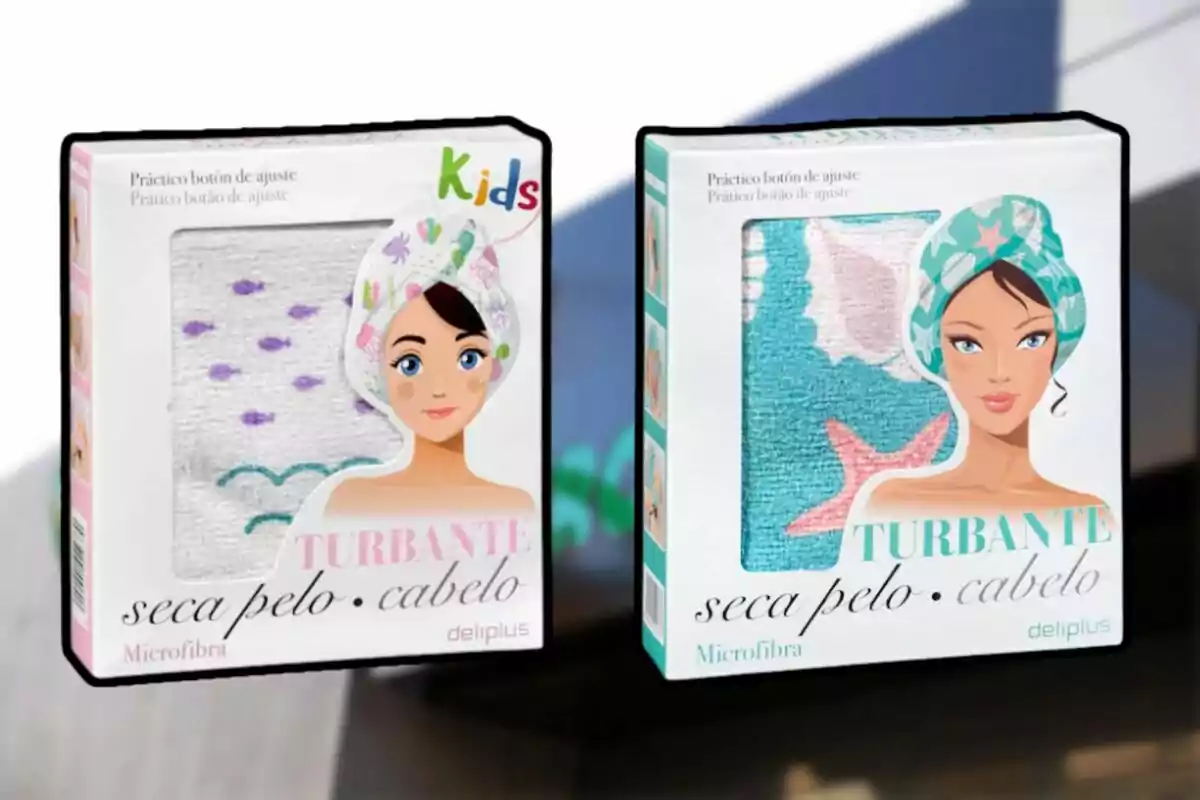 Dos cajas de turbantes de microfibra para secar el cabello, una para niños con diseño colorido y otra para adultos con diseño de estrellas de mar. Dos cajas de turbantes de microfibra para secar el cabello, una para niños con diseño colorido y otra para adultos con diseño de estrellas de mar.