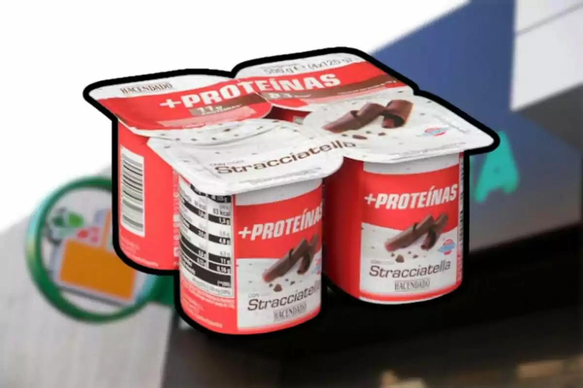 Un paquete de cuatro yogures de stracciatella con alto contenido en proteínas de la marca Hacendado. Un paquete de cuatro yogures de stracciatella con alto contenido en proteínas de la marca Hacendado.