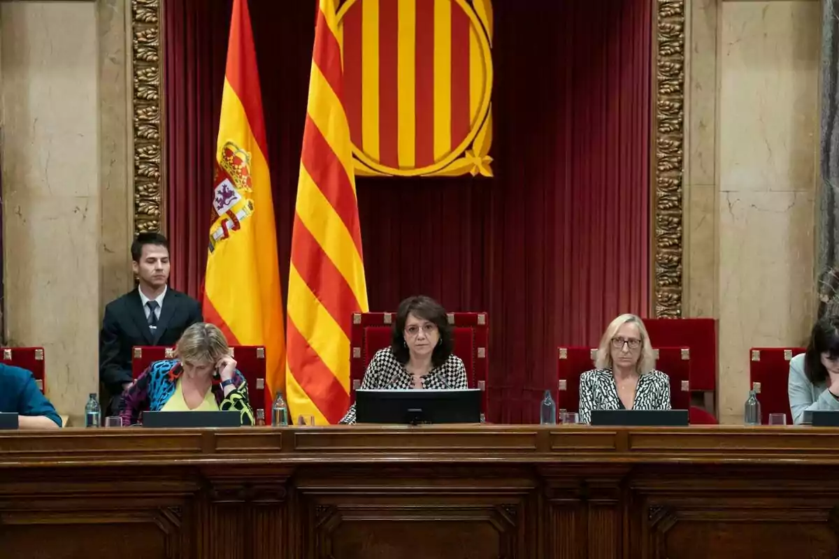 Mesa del Parlament de Catalunya