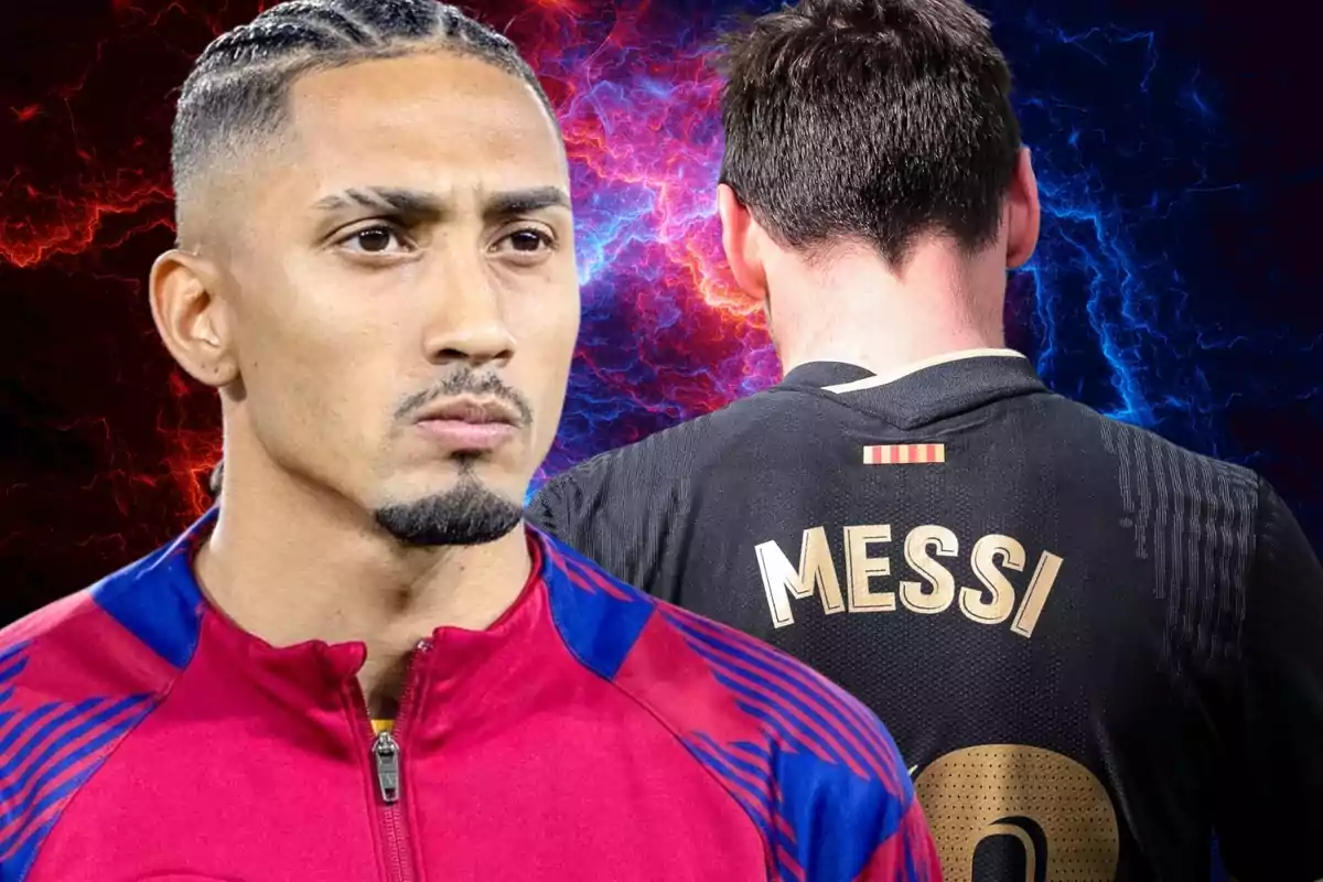 Dos jugadores de fútbol con un fondo de energía eléctrica, uno de ellos lleva una chaqueta roja y azul, mientras que el otro está de espaldas con una camiseta negra que tiene el nombre "Messi".