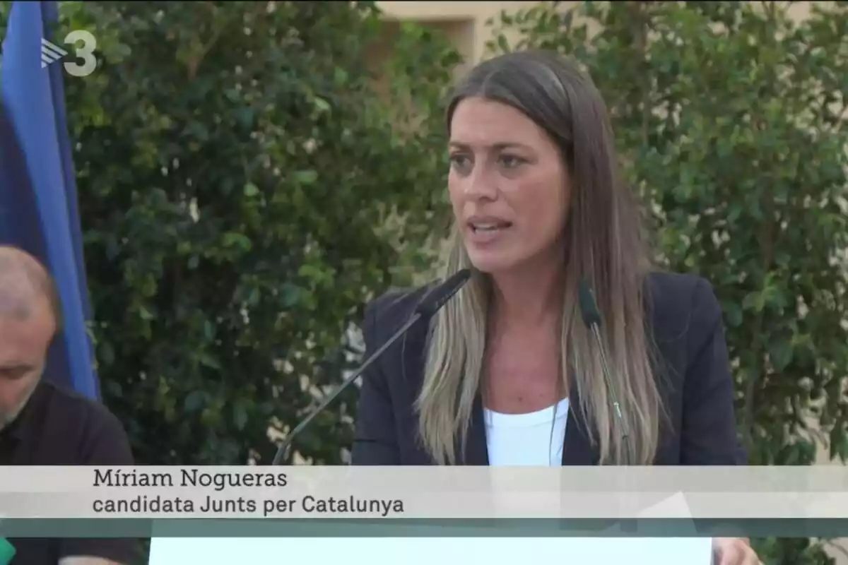 Míriam Nogueras, candidata de Junts per Cataluña, en un acto de campaña emitido por TV· Míriam Nogueras, candidata de Junts per Cataluña, en un acto de campaña emitido por TV·