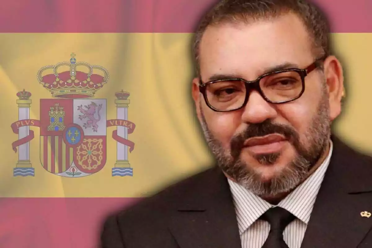 Montaje con un primer plano de Mohamed VI y una bandera española de fondo