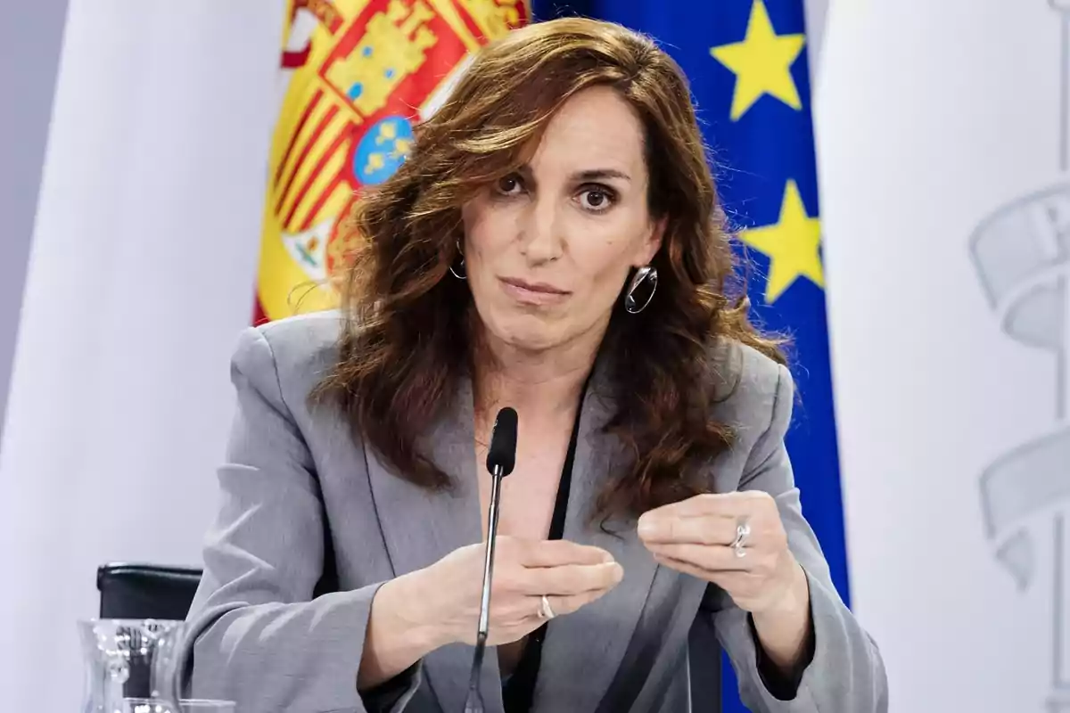 La ministra de Sanidad, Mónica García, durante una rueda de prensa posterior a la reunión del Consejo de Ministros, a 14 de mayo de 2024, en Madrid (España)