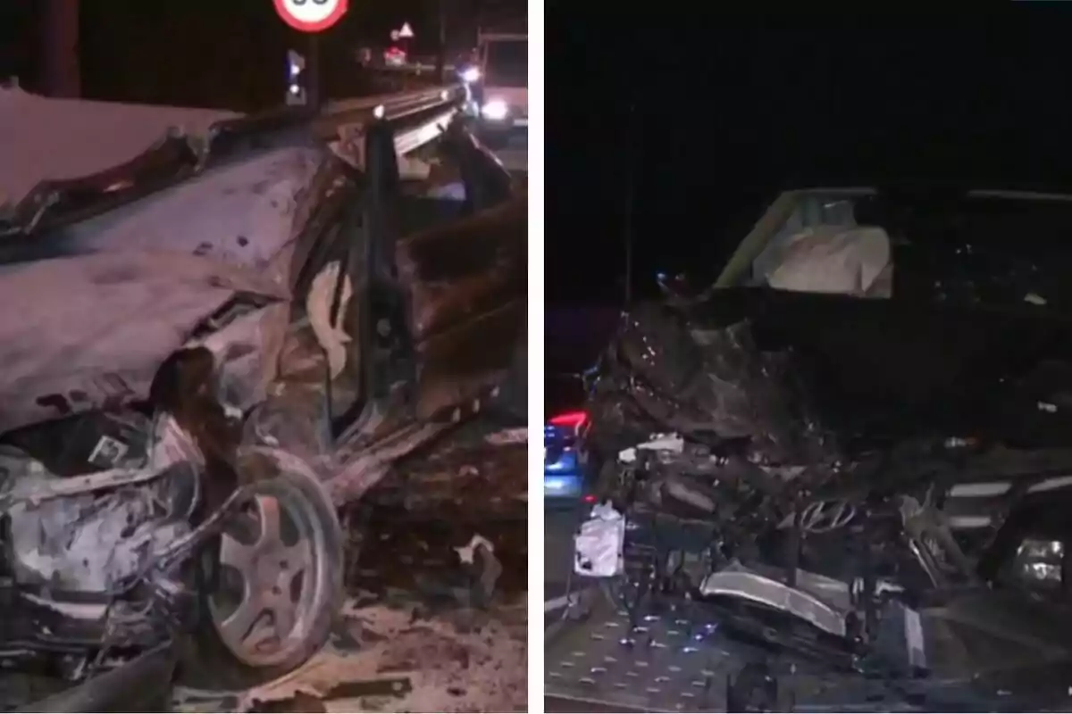 Dos vehículos gravemente dañados tras un accidente de tráfico nocturno.