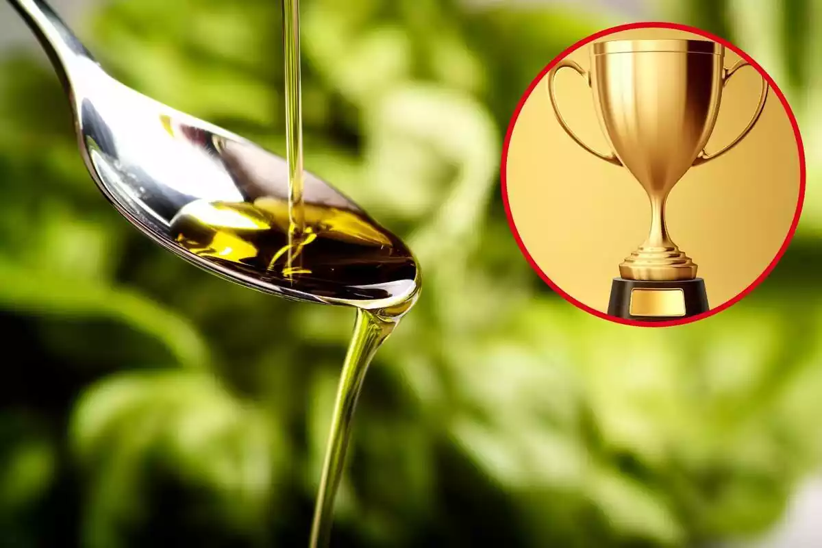 Montaje chorro de aceite de oliva cayendo sobre una cuchara y círculo con trofeo dorado para el mejor