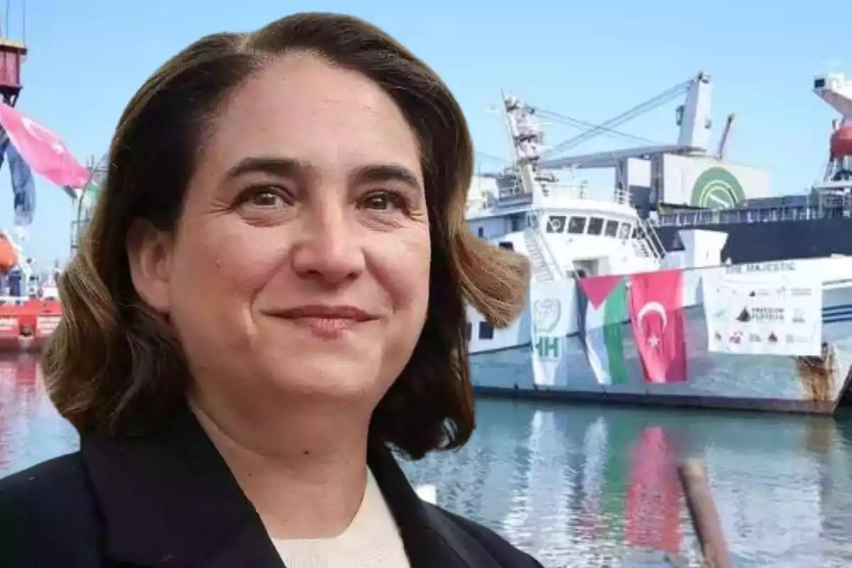 Montaje de Ada Colau y un barco con una bandera de Palestina