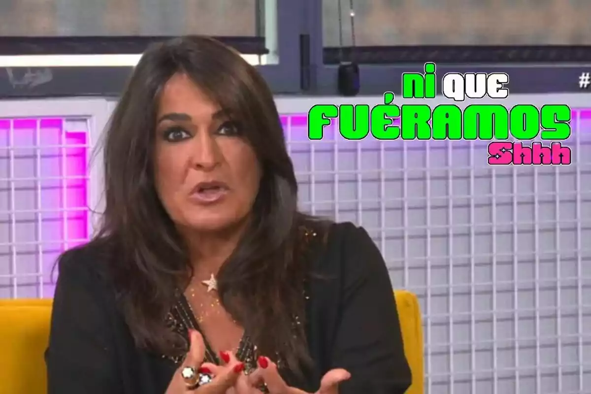 Aída Nizar con cabello oscuro y maquillaje intenso está hablando en un programa de televisión, con un texto en la imagen que dice "ni que fuéramos shhh" en colores brillantes.