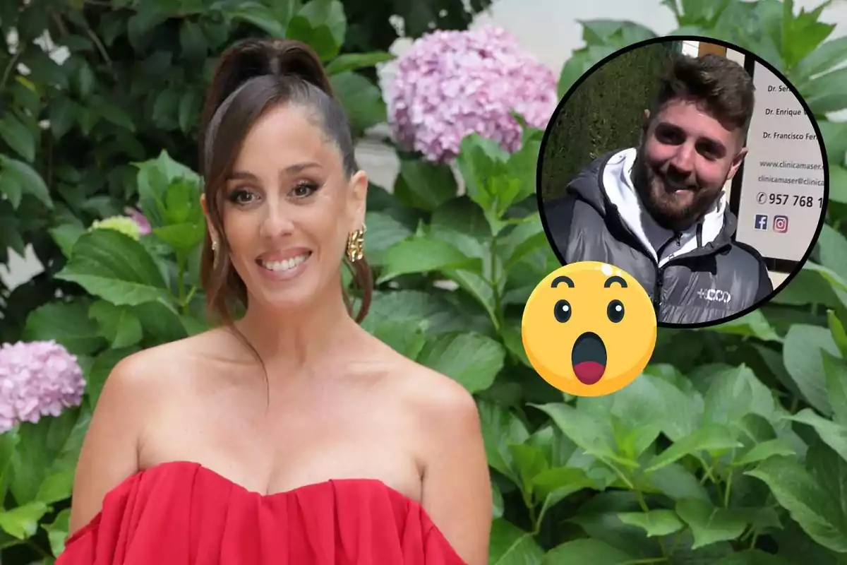 Anabel Pantoja con vestido rojo sonríe frente a un fondo de plantas verdes y flores rosadas, mientras un círculo en la esquina superior derecha muestra a David Rodríguez con chaqueta y un emoji sorprendido.