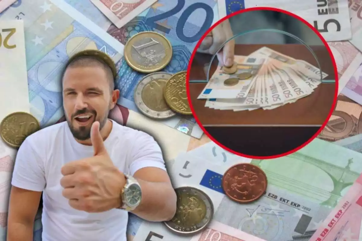 Un hombre levanta el pulga en señal de aprobación, con un fondo de billetes y monedas de euro, y varios billetes de 50 euros en el círculo