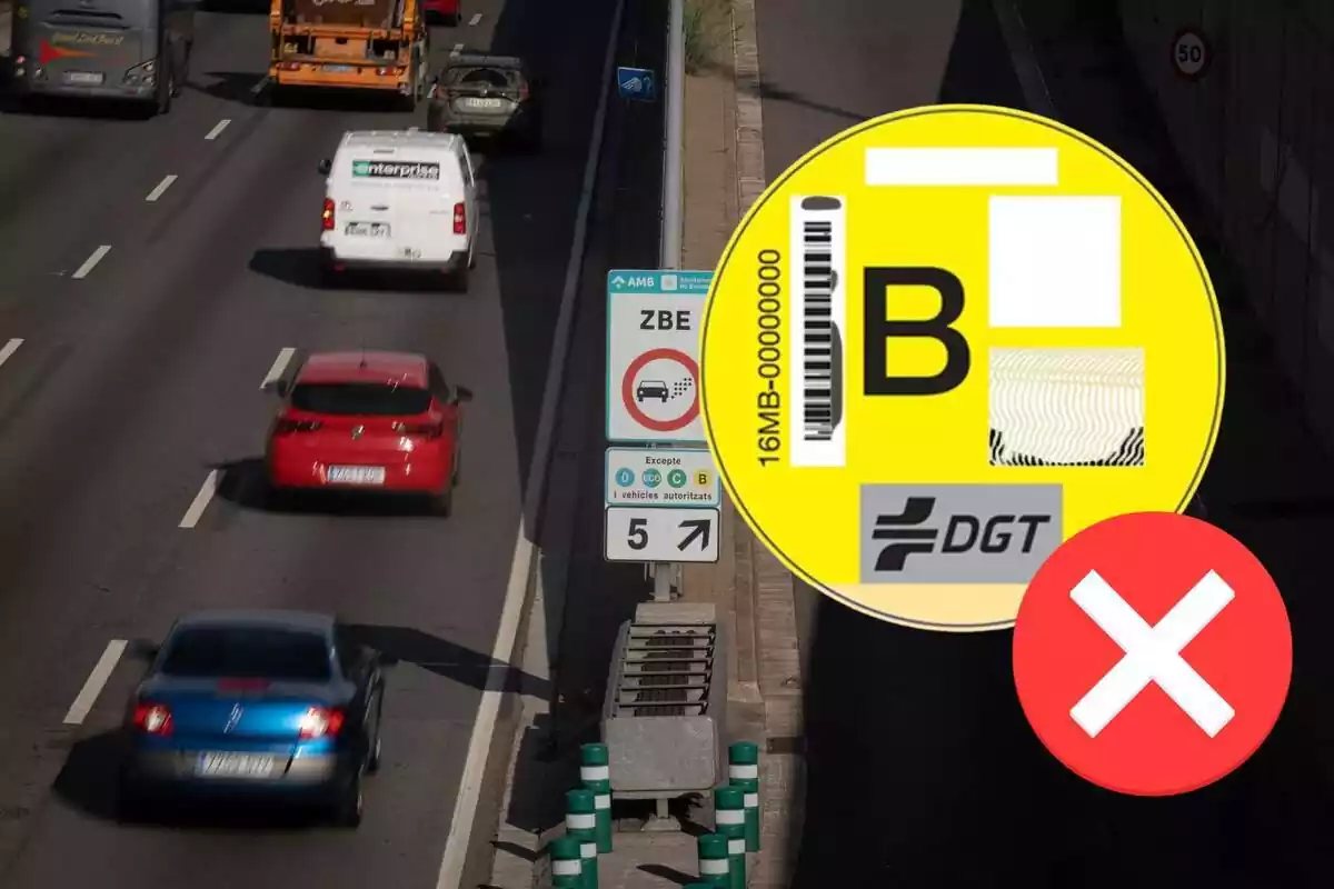 Montaje de una carretera de Barcelona con coches circulando, la etiqueta amarilla de la DGT y un círculo rojo con una cruz blanca