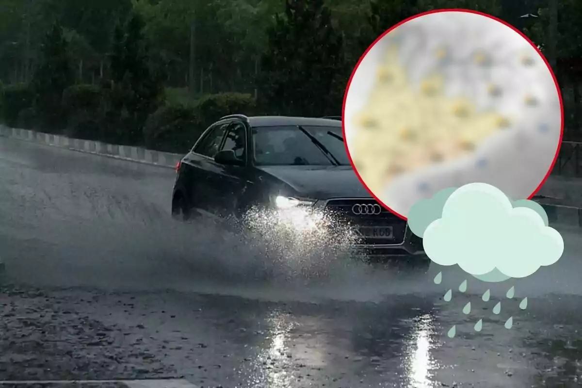Un coche negro de la marca Audi circula por una carretera inundada bajo la lluvia, con un gráfico de pronóstico del tiempo y un icono de nube con lluvia superpuestos en la imagen.