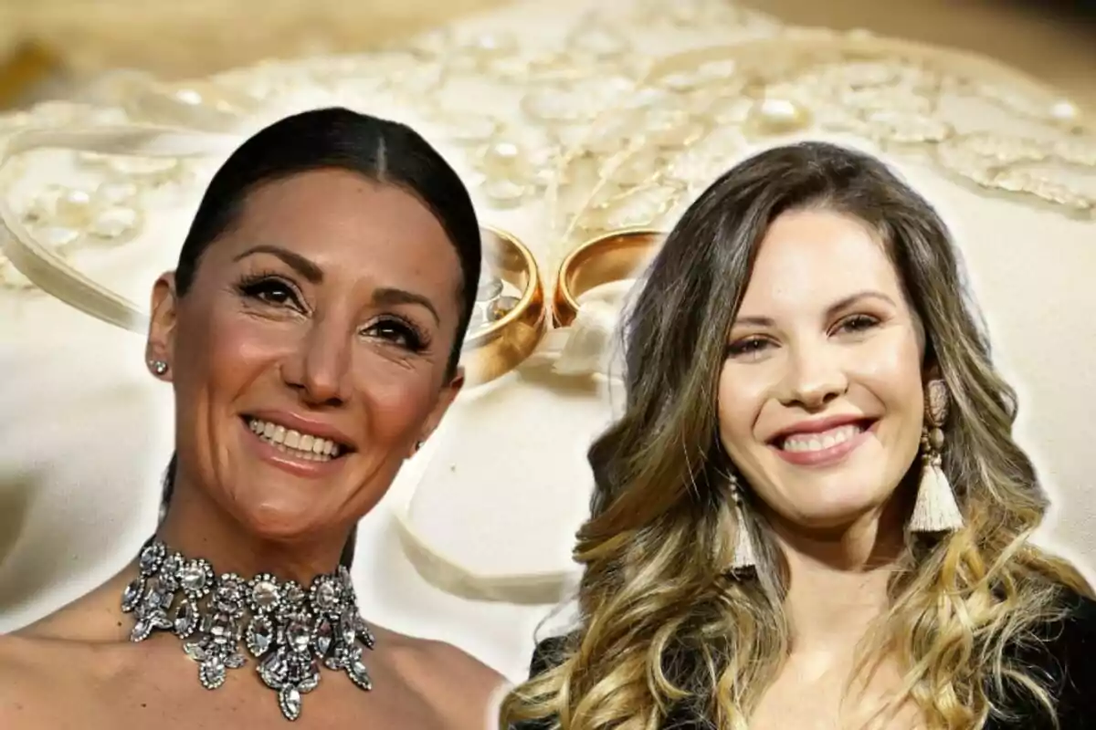 Nagore Robles y Jessica Bueno sonrientes posan frente a un fondo de anillos de boda dorados y encaje blanco.