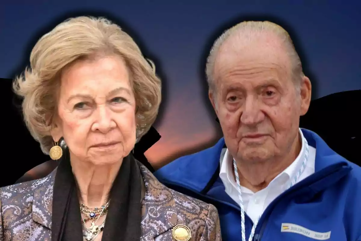 La reina Sofía y Juan Carlos I posan juntas frente a un fondo oscuro.
