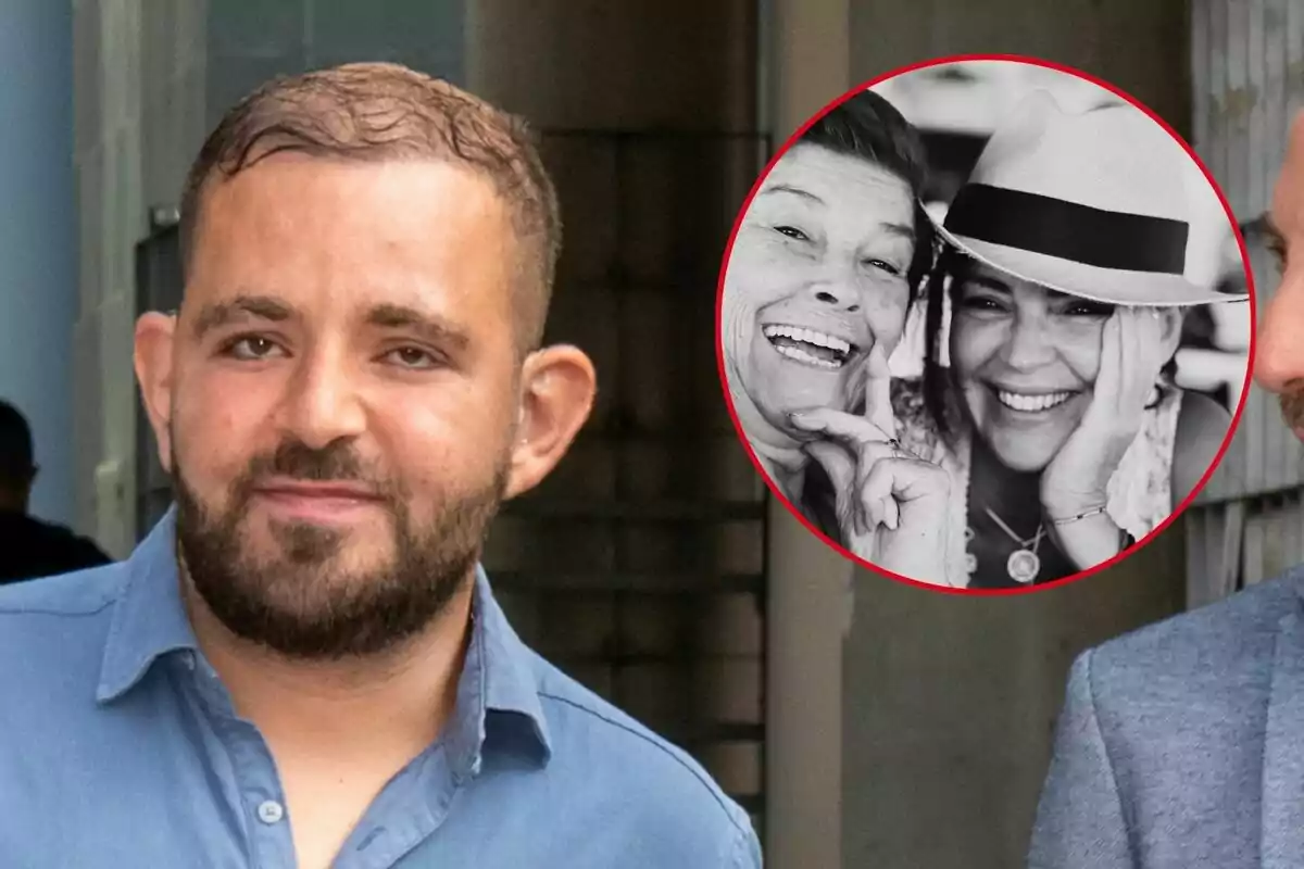 David Flores Carrasco con barba y camisa azul sonríe a la cámara, mientras en un círculo superpuesto se muestra una imagen en blanco y negro de Olga Moreno y su madre sonriendo.