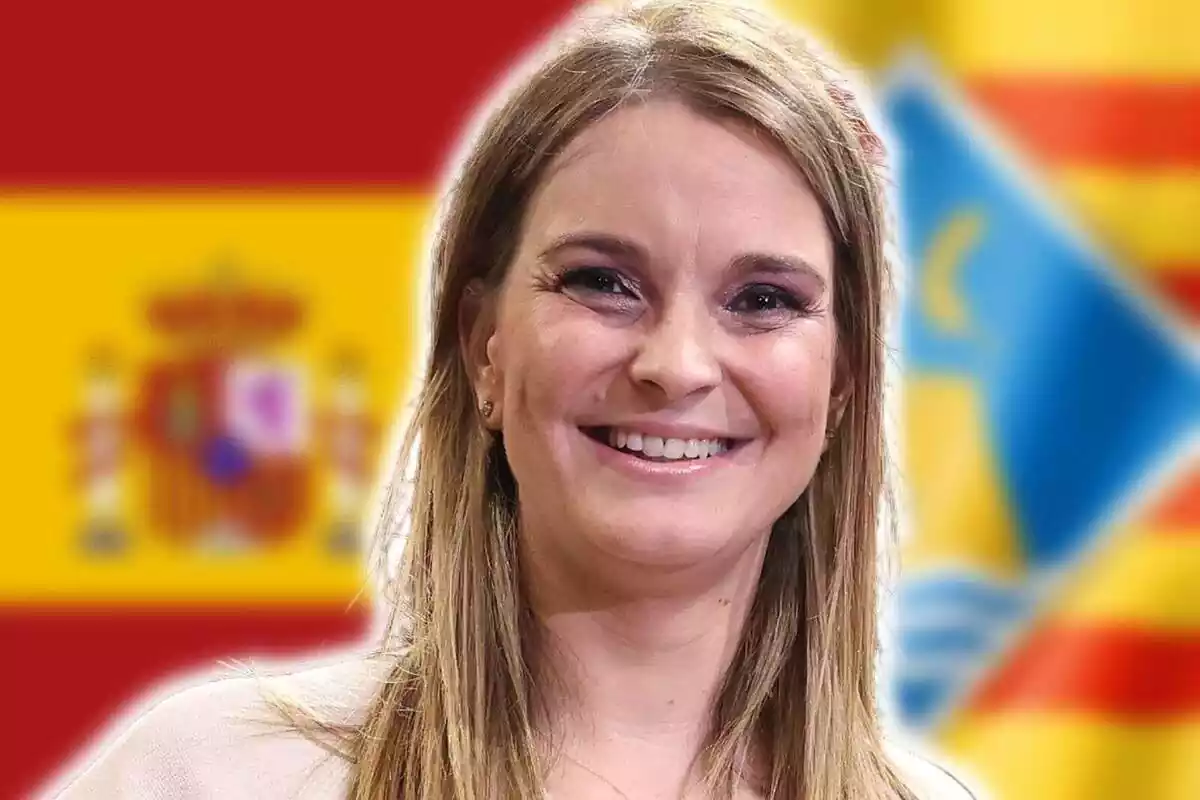 Montaje de fotos de Margalida Prohens, presidenta del Gobierno de las Islas Baleares, con rostro sonriente, y las banderas de Baleares y España de fondo