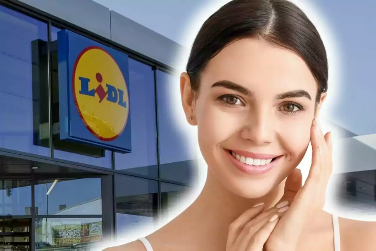 Una mujer sonriente frente a un edificio con el logo de Lidl.