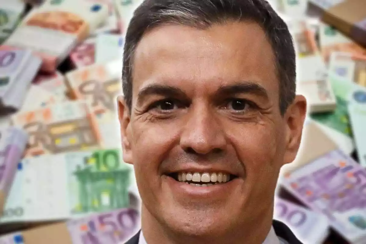 Montaje de fotos de Pedro Sánchez con billetes de euro de fondo