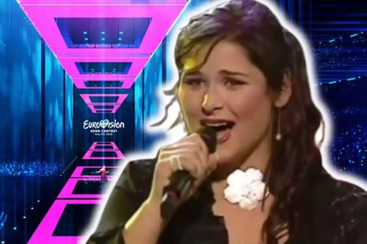 Montaje de fotos de primer plano de Rosa López cantando en 2002 y, de fondo, un plano general del plató de Eurovisión