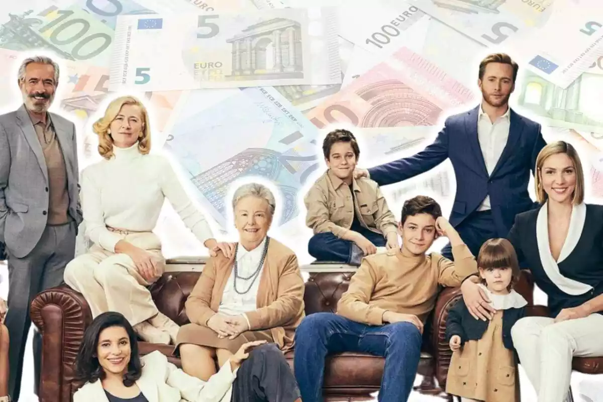 Montaje de fotos del cartel promocional de la serie de RTVE 'Cuéntame' con billetes de euro de fondo