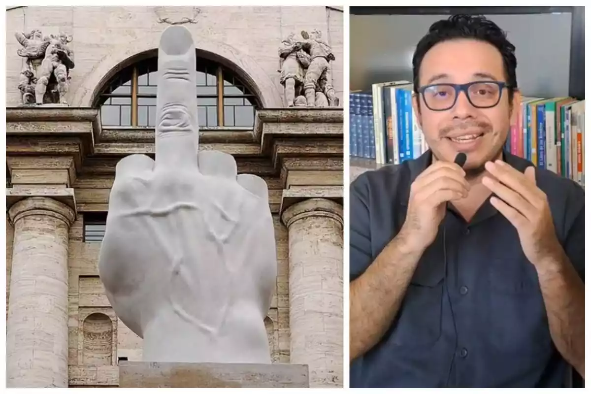 Montaje de fotos de una escultura de una mano enseñando el dedo corazón y, al lado, una captura de pantalla del tiktoker 'AburridoyCurioso' hablando del origen de esta costumbre