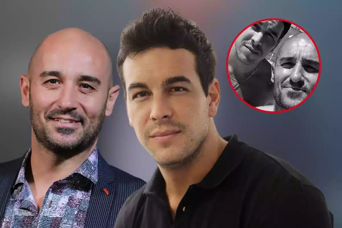 Montaje de Mario Casas en el centro mirando a cámara con Alain Hernández a su lado mirando a cámara y un marco con una foto de ellos dos juntos